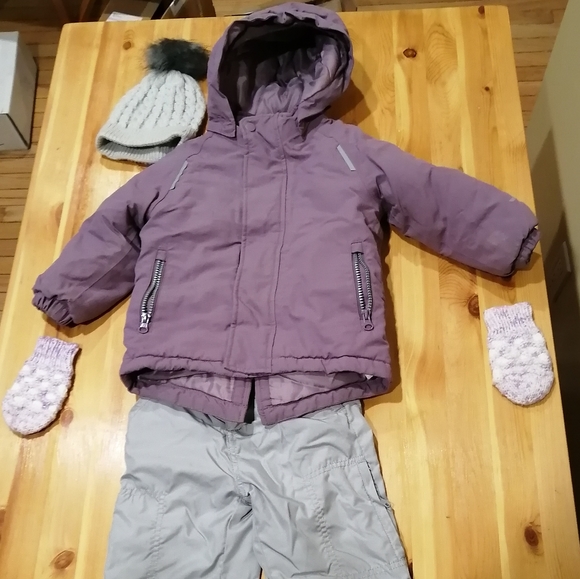 Snow outfit - Picture 1 of 2